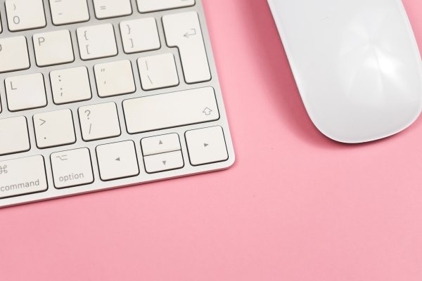 cleanmymac 3 mac utility features white mac keyboard and mouse on pink desk  